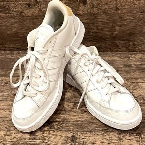 Adidas Women’s 💛 Sneakers w Cloudfoam 💕